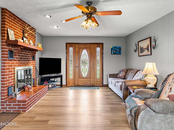 5th image of 1423 Emily Dr