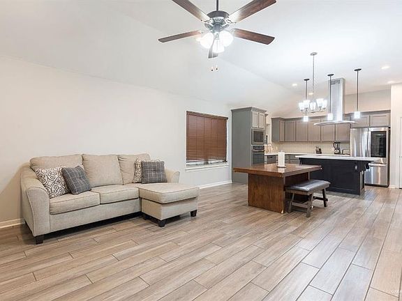 4th image of 304 S Tecate Dr