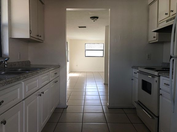 3rd image of 4521 Ashmore Dr