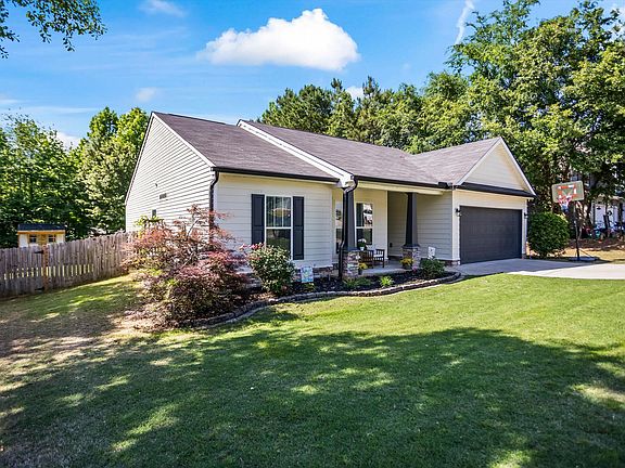 3rd image of 363 Foxchase Cir