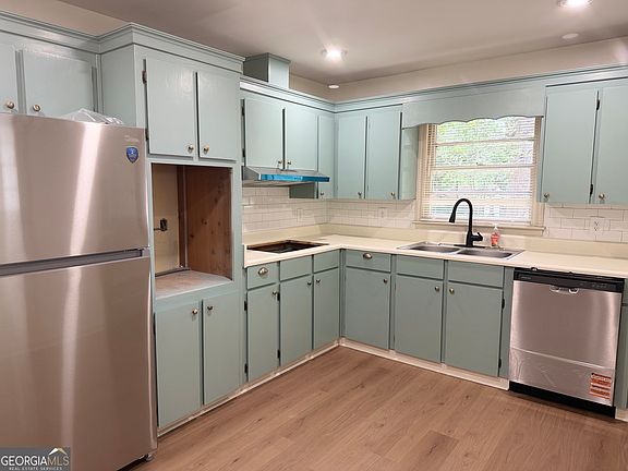 3rd image of 87 Ravenwood Way