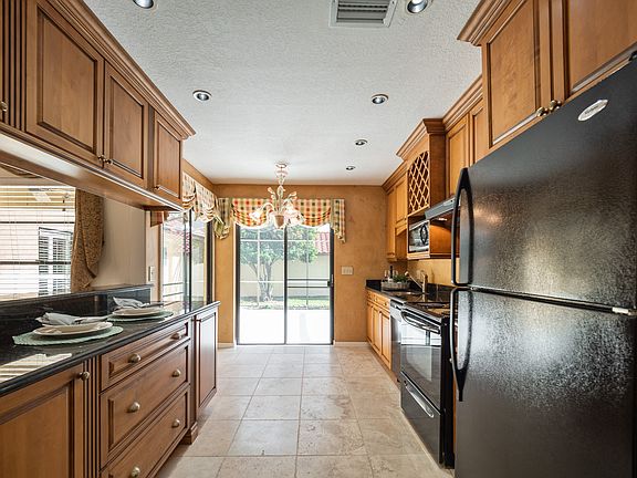 5th image of 7905 N Marbella Ct