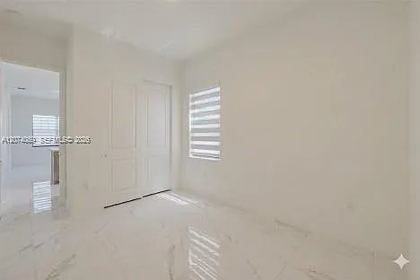 5 bed, 4.5 bath, 3627 sqft, $6,900 — Photo 4