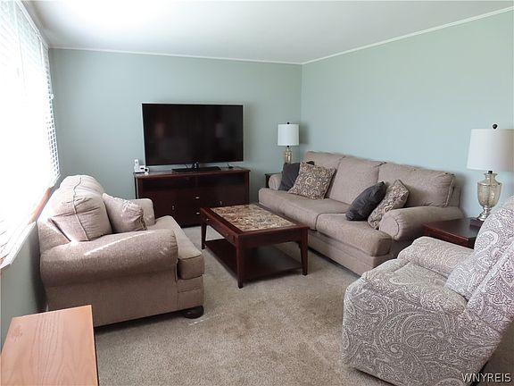 2nd image of 43 Hessland Ct