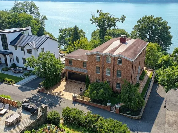 3061 Scenic Pl, Bronx, NY 10463