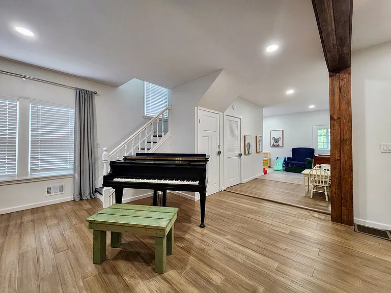 215 West Ave — Photo 8