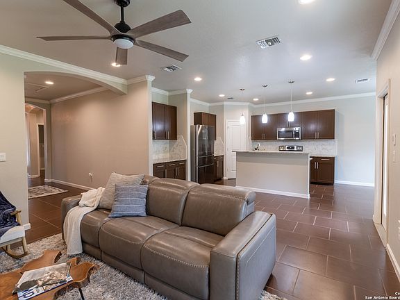 4th image of 634 SENISA DR