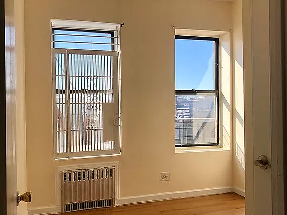 3rd image of 1656 Saint Johns Pl APT 1C