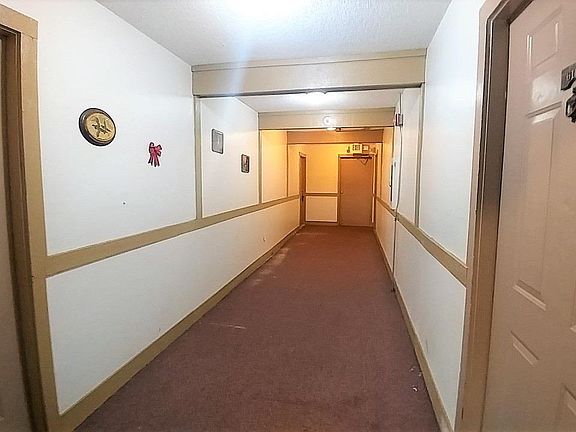 2nd image of 611 Camelot Dr