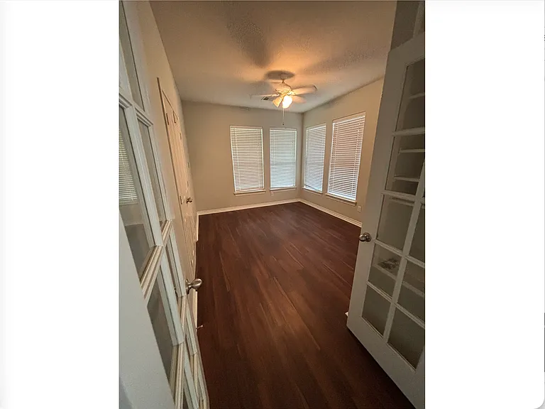 Bonus room / office