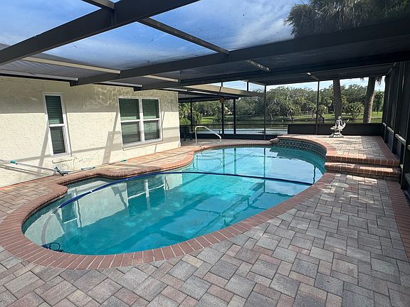 2nd image of 7409 Lake Forest Cir