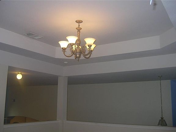5th image of 527 Delores Dr
