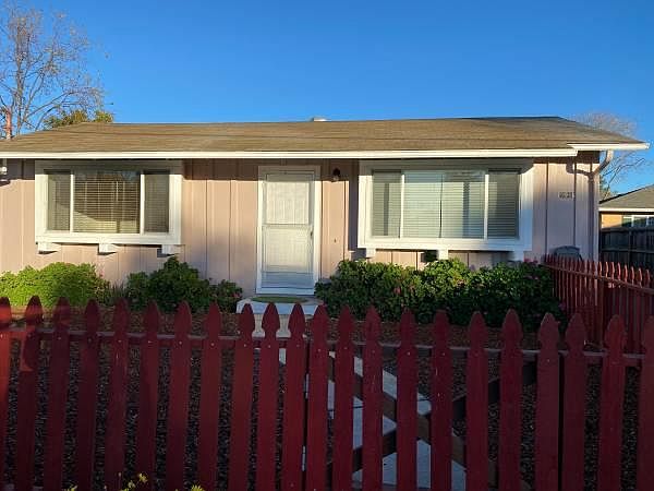 1st image of 986 Rose Ave