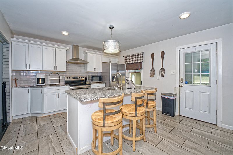 4th image of 9 Pompano Drive