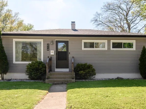 2114 North Bel Ayr DRIVE, Waukesha, WI 53188