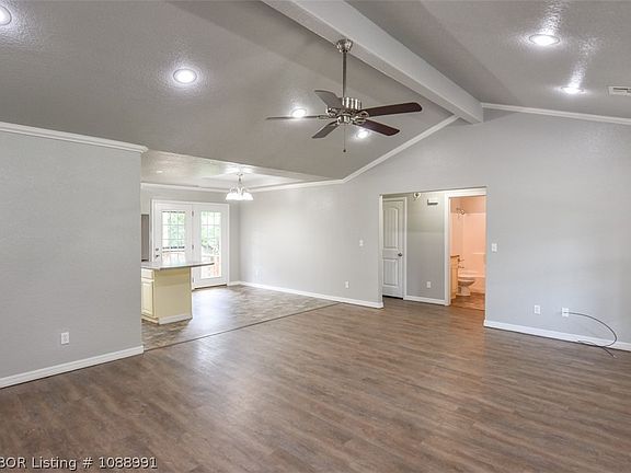 4th image of 102 Leann Blvd