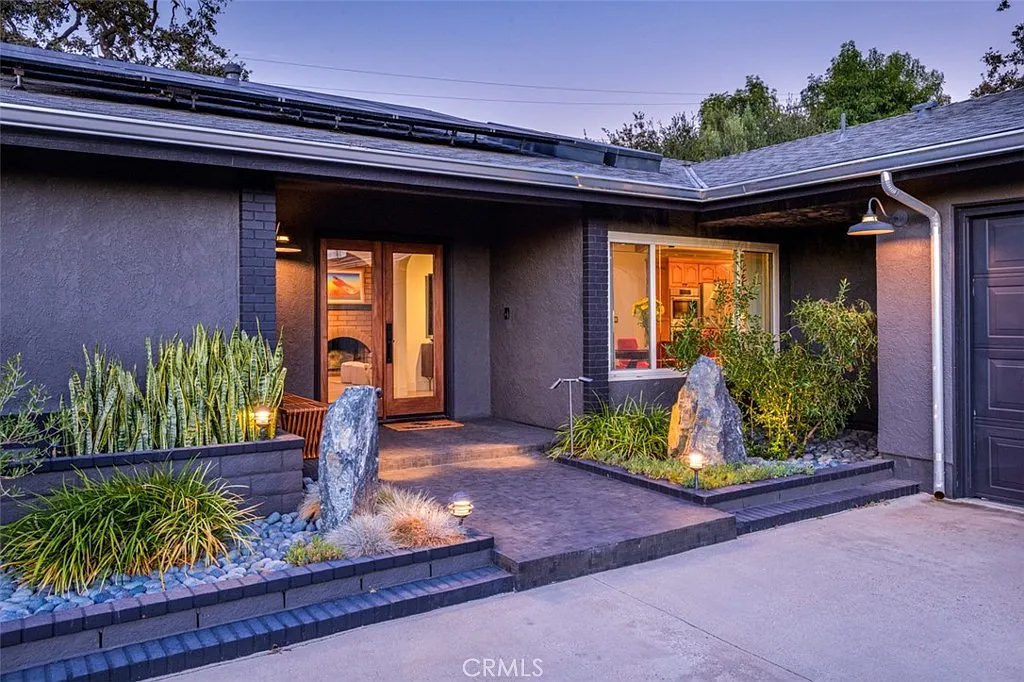 4 bed, 2308 sqft, $7,950 — Photo 3