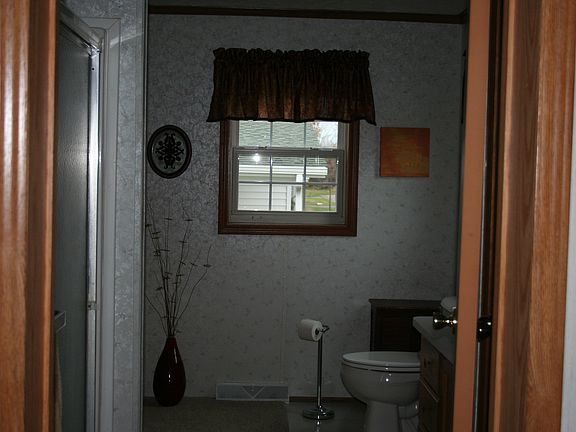 3rd image of 7098 White Oak Cir