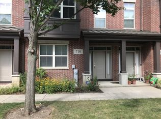 710 Summit Ln, Vernon Hills, IL 60061