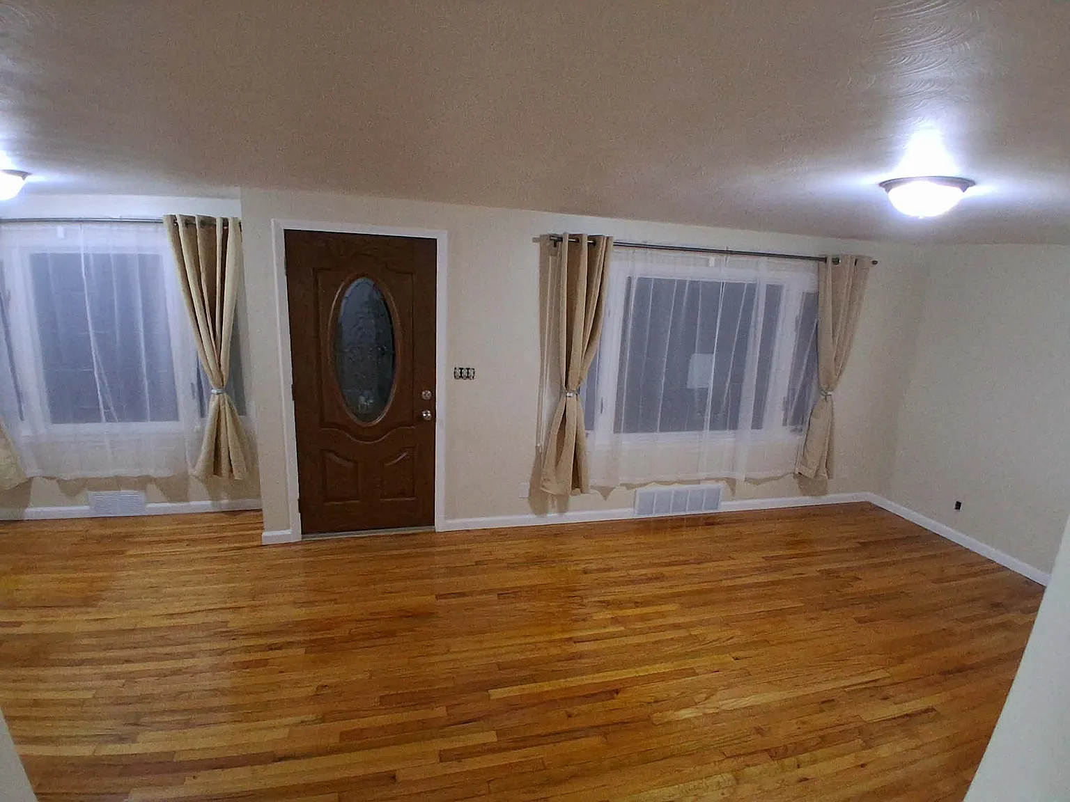 4 bed, 1382 sqft, $2,200 — Photo 2
