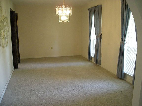 Dining Room w/new carpet can accomodate large -10 seating plus china cabinet