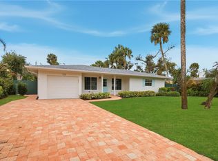 725 Dahlia Ln, Vero Beach, FL 32963