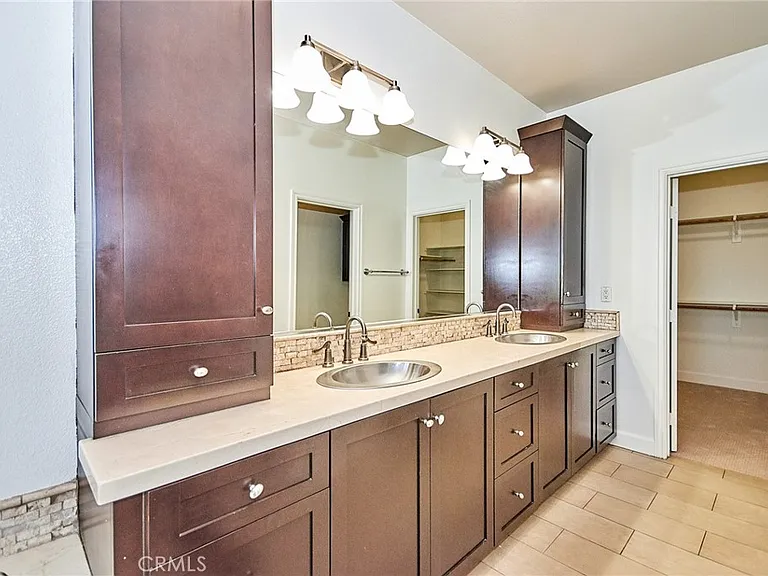 15 Vantis Dr — Photo 8