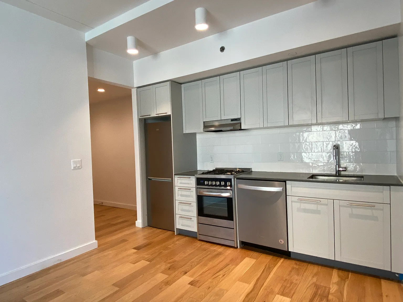150 Union Avenue — Photo 4
