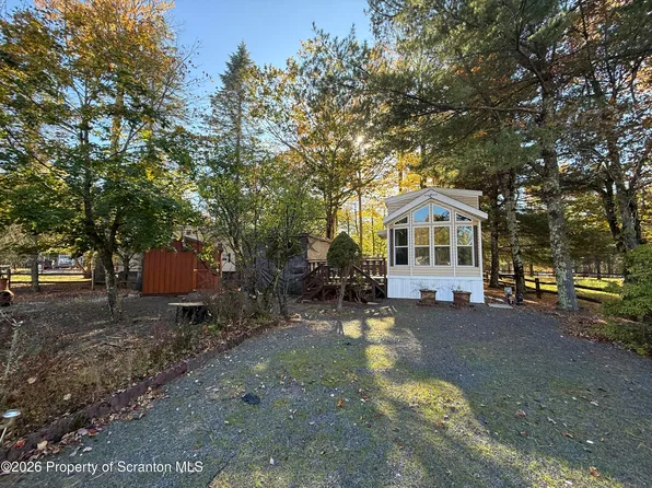 94 Mink Ct, Gouldsboro, PA 18424