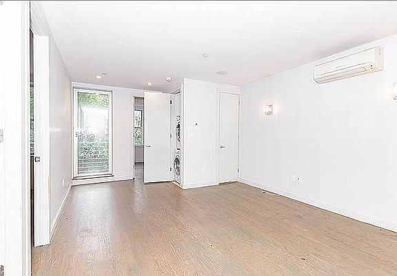 2nd image of 270 Jefferson St #2B