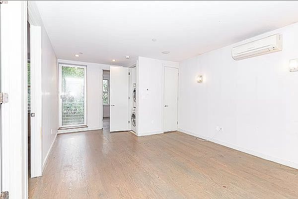 1st image of 270 Jefferson St #4F
