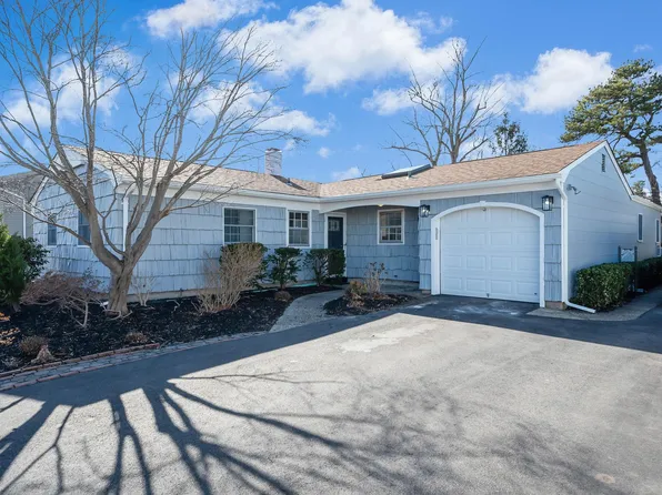 212 Blue Point Rd W, Holtsville, NY 11742