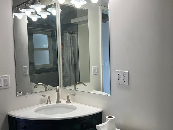 5th image of 1708 Highland Ave #B