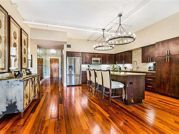 5th image of 404 Notre Dame St #Penthouse 3