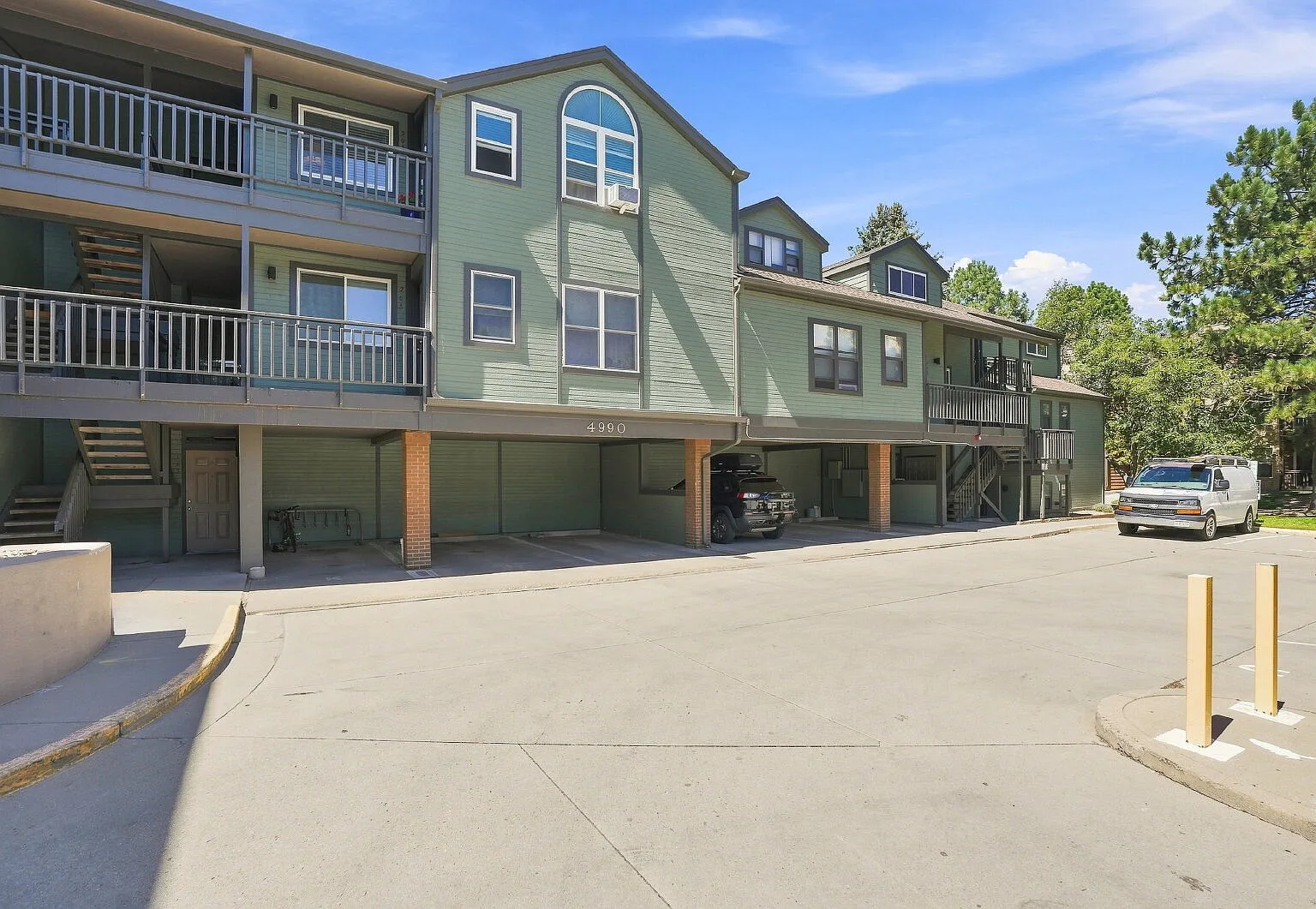 2 bed, 2.0 bath, 863 sqft, $2,341 — Photo 1