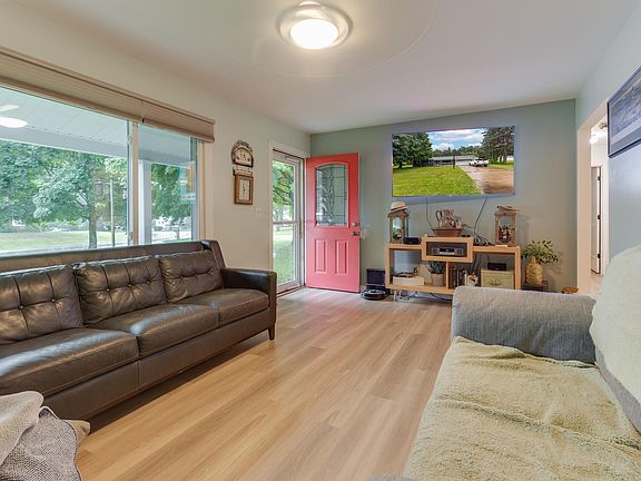 3rd image of 257 Thelma Dr