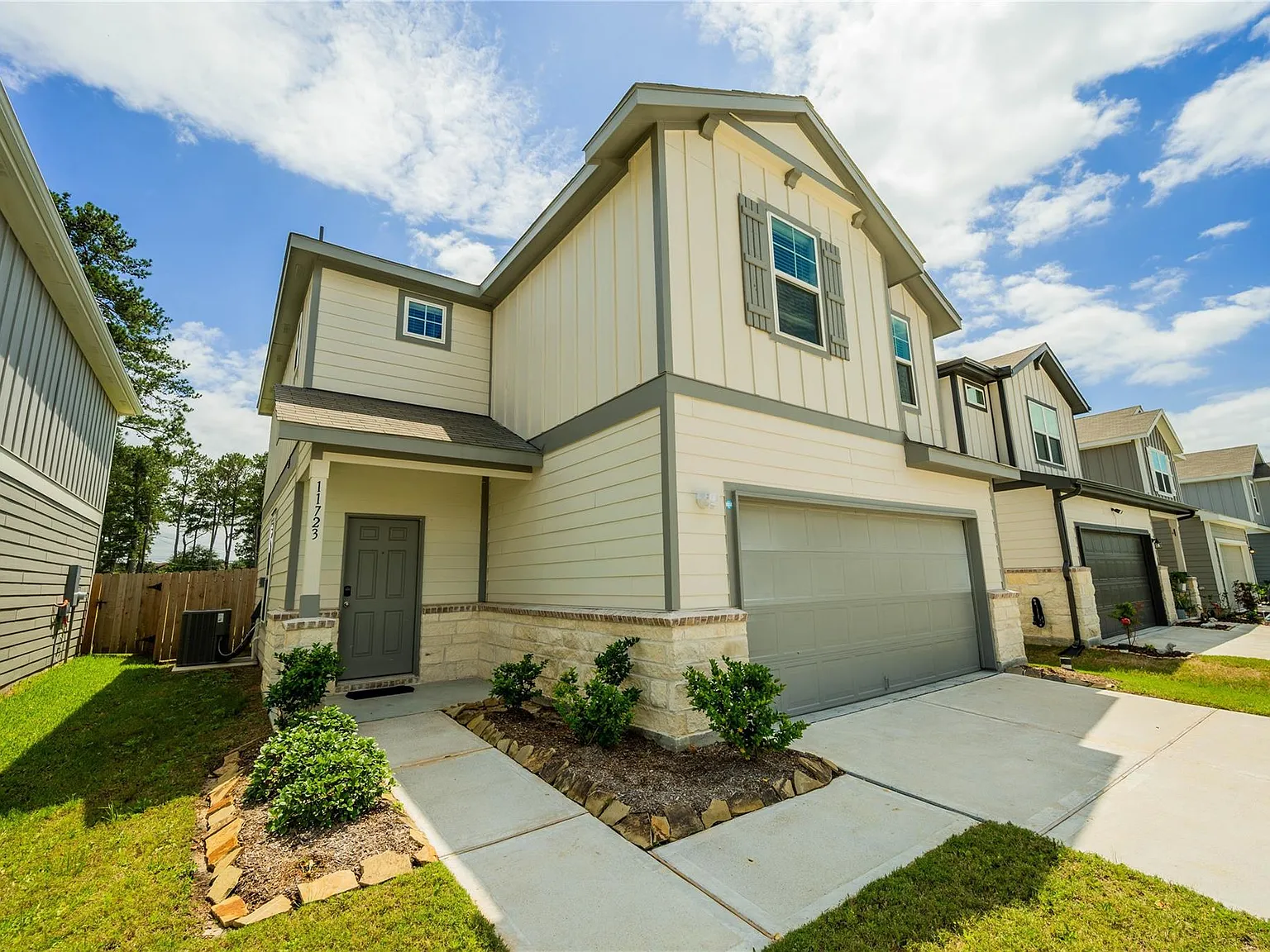 4 bed, 2.5 bath, 1628 sqft, $2,250 — Photo 1