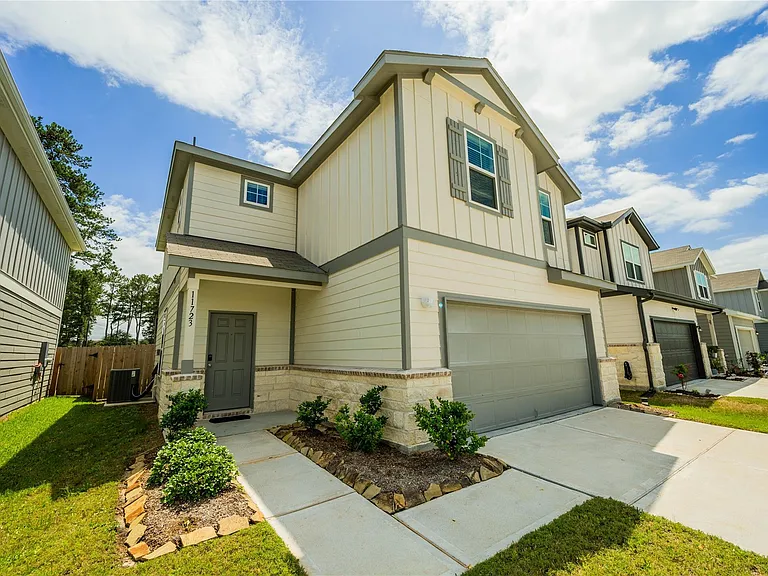 11723 Armadale Dr — Photo 2