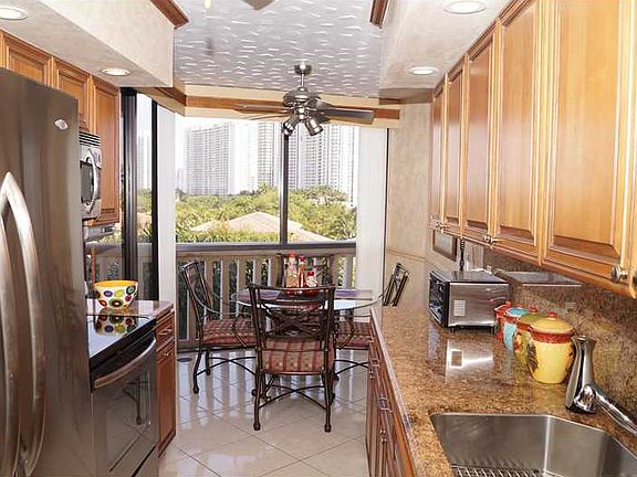 3rd image of 1000 Island Blvd #606