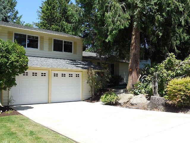 Welcome to 1801 Aberdeen Ave SE, Rolling Hills Tri-Level