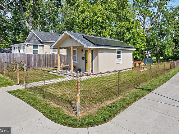 5th image of 325 W Evergreen Ave