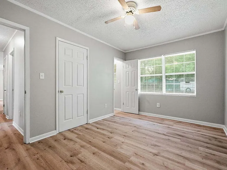 106 Andrews Ave — Photo 32