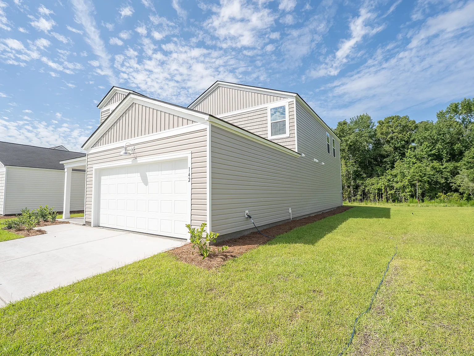 5 bed, 2.5 bath, 2357 sqft, $2,400 — Photo 4