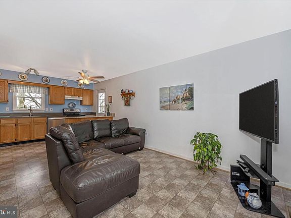 3rd image of 16 Vista Ave