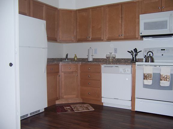 3rd image of 213 Brittany Ln