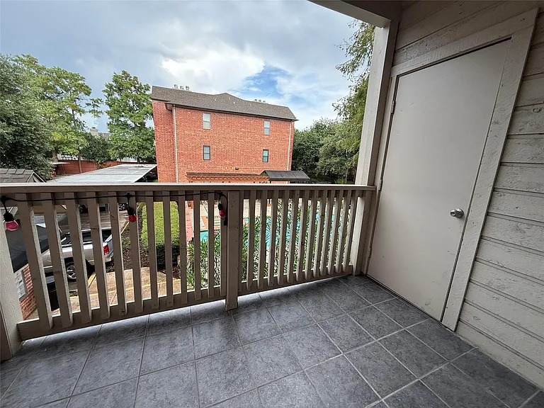 4041 Drake St #102 — Photo 2