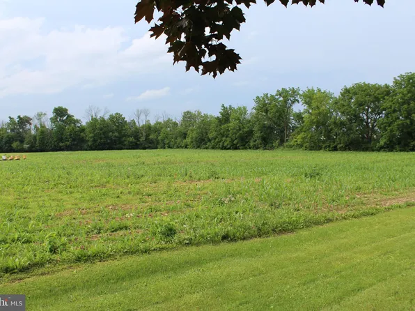 11 Lenhart Rd, Fleetwood, PA 19522