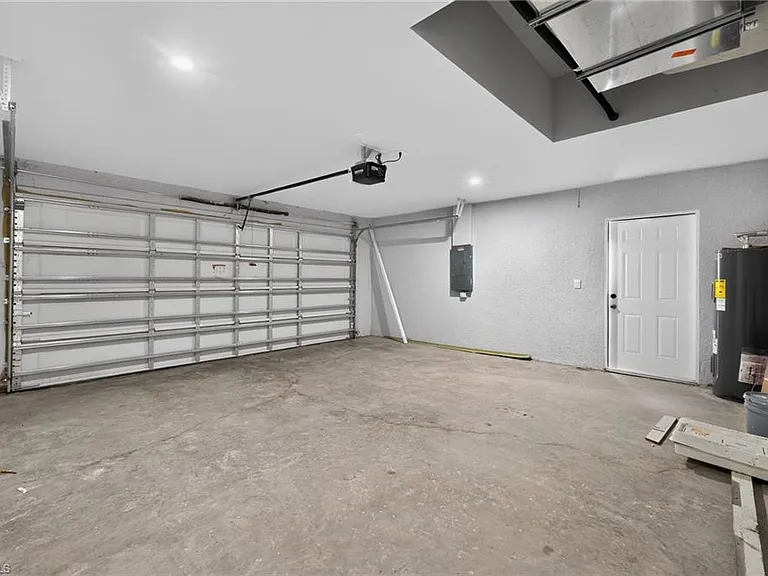 3211 43rd St SW — Photo 26
