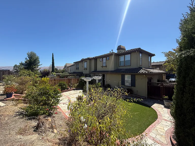 1176 Thornbury Ln — Photo 18
