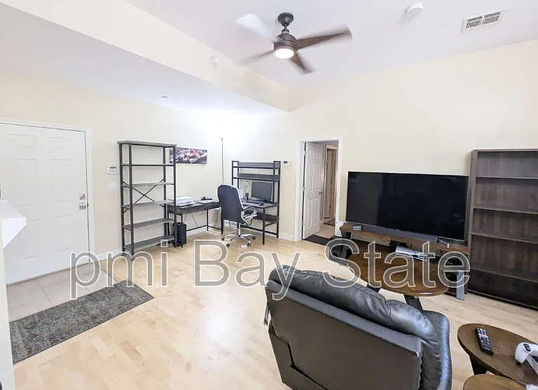 27 Saint James Ave #3 — Photo 1